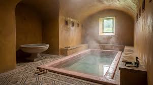 Lujosa casa de cuatro dormitorios con baños romanos de piedra