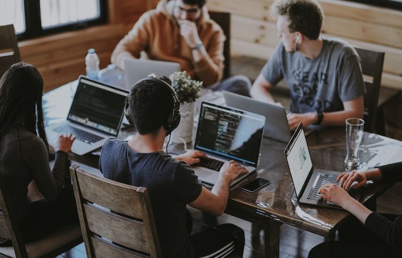 ¿Cuáles son los mejores trabajos en línea para estudiantes sin experiencia?
